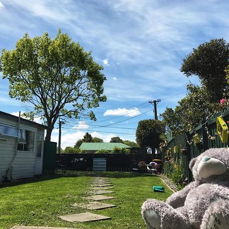 Studious Village Christchurch Exteriör bild