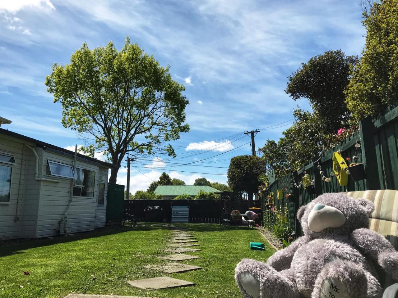 Studious Village Christchurch Exteriör bild